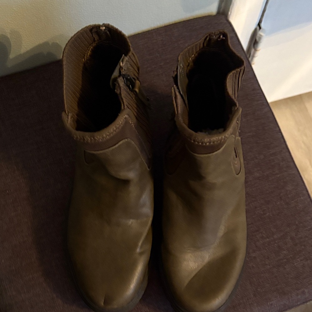 Women’s Brown Leather Boots - Picture 4 of 6